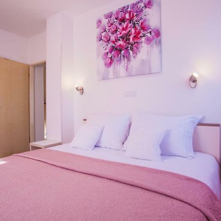 Apartman Madlen Cres Exterior photo